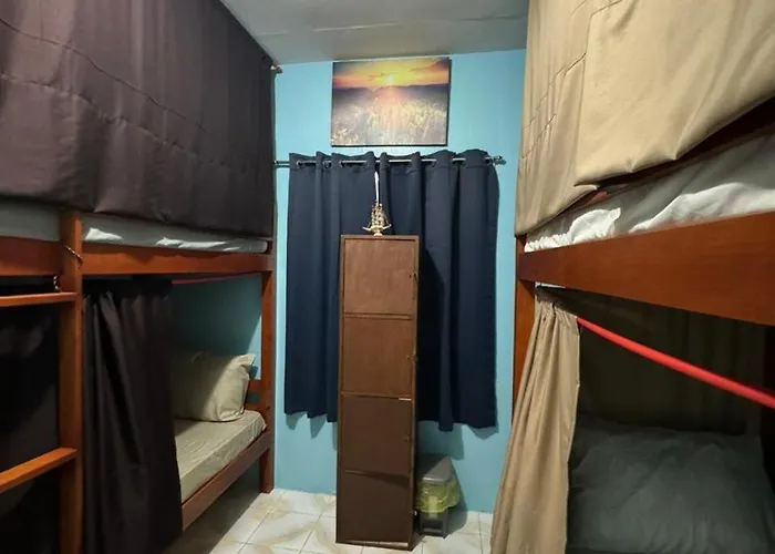 Island Vibes Hostel *