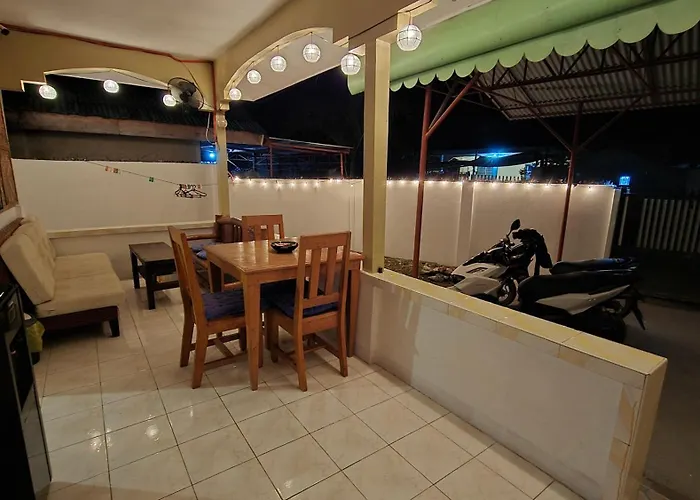 Island Vibes Hostel Moalboal