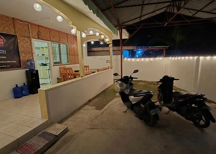 Island Vibes Hostel Moalboal